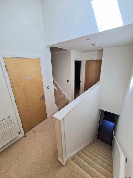 Explore London: 2 Bedroom House In Wood Green Londres Exterior foto