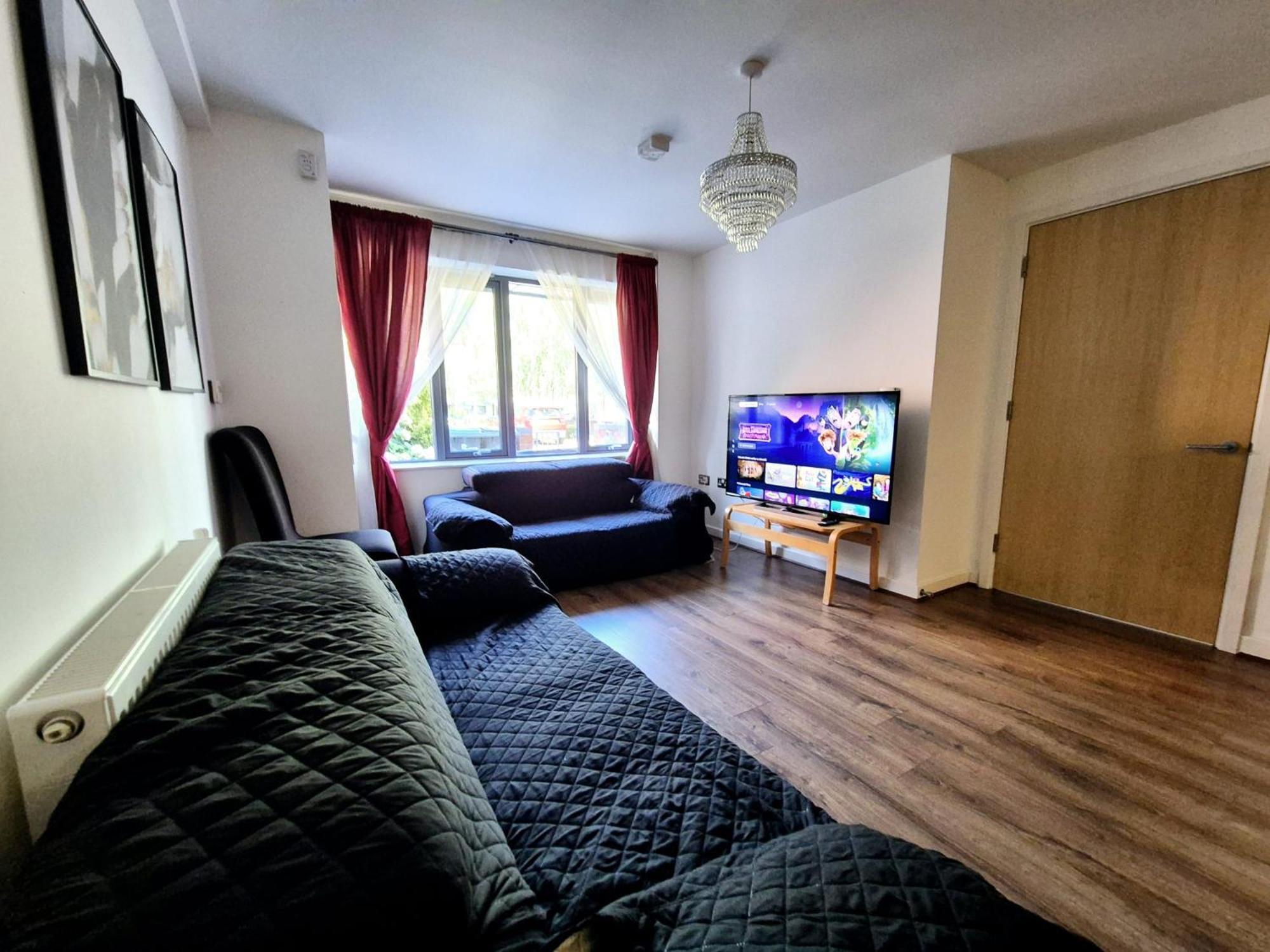 Explore London: 2 Bedroom House In Wood Green Londres Exterior foto