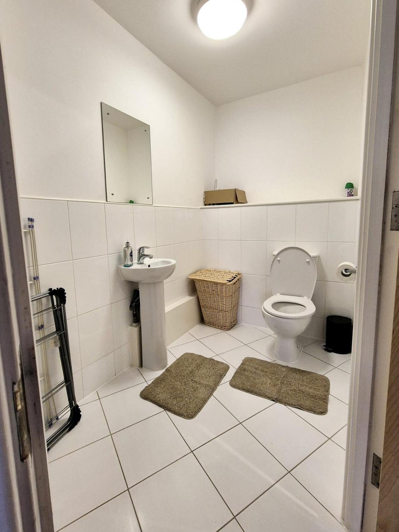 Explore London: 2 Bedroom House In Wood Green Londres Exterior foto