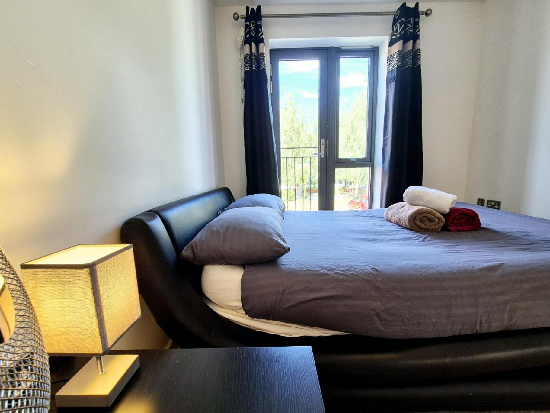 Explore London: 2 Bedroom House In Wood Green Londres Exterior foto